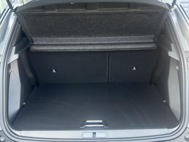 Peugeot 2008 1.2 Hybrid 145 GT | Panoramadak | All Seasonbanden | Sfeerverlichting | Apple Carplay/Android Auto | Climate Control | Cruise Control | Parkeercamera/-sensoren |