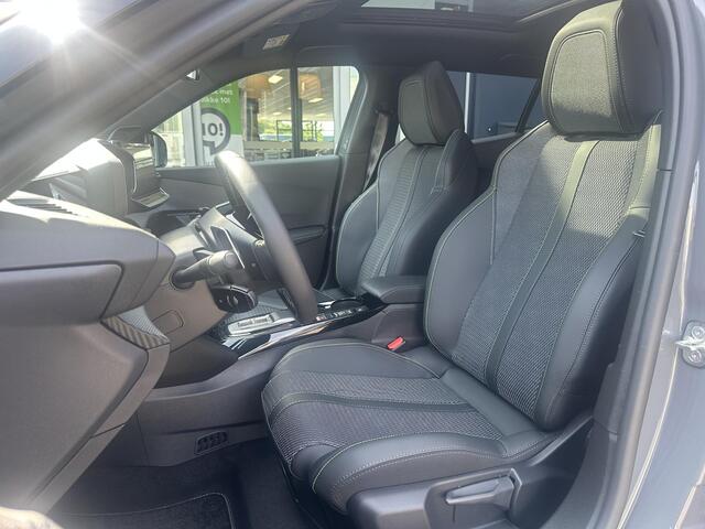 Peugeot 2008 1.2 Hybrid 145 GT | Panoramadak | All Seasonbanden | Sfeerverlichting | Apple Carplay/Android Auto | Climate Control | Cruise Control | Parkeercamera/-sensoren |