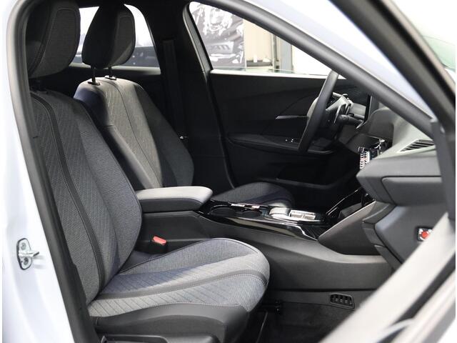 Peugeot 2008 1.2 Hybrid 136PK Allure | NIEUW!! | AUTOMAAT | AppleCarPlay/AndroidAuto | Climate Control | Adaptive Cruise Control | 360'Camera | FULL LED | Navigatie | Stoelverwarming | LMV | Parkeersensoren | Privacy Glass | Isofix |