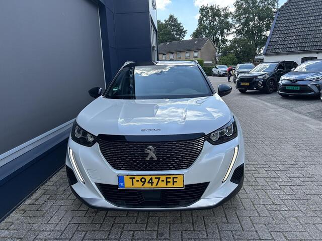 Peugeot 2008 1.2 Turbo 130 PK Allure | Automaat | GT Look Zwart Dak | Trekhaak 1200 KG | Parkeer Camera | Stoelverwarming | Navigatie via Apple Carplay | Lichtmetaal | LED Verlichting | Cruise control | Climate control.