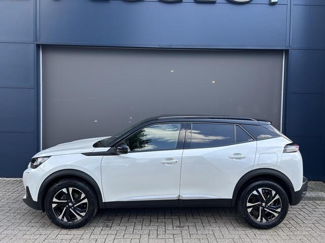 Peugeot 2008 1.2 Turbo 130 PK Allure | Automaat | GT Look Zwart Dak | Trekhaak 1200 KG | Parkeer Camera | Stoelverwarming | Navigatie via Apple Carplay | Lichtmetaal | LED Verlichting | Cruise control | Climate control.