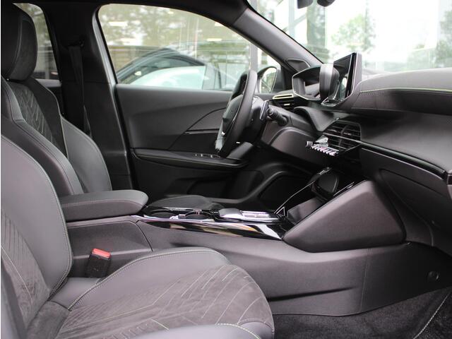 Peugeot 2008 1.2 PureTech 130 GT Automaat | Navi / Alcantara / Camera
