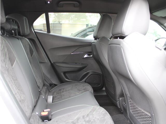 Peugeot 2008 1.2 PureTech 130 GT Automaat | Navi / Alcantara / Camera