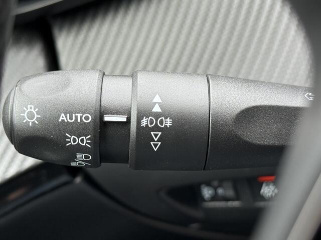 Peugeot 2008 BWJ 2022 1.2 131 PK Allure HALF LEDER / CAMERA 360 / CLIMA / NAVI / CRUISE / BLUETOOTH / APPLE CARP. / ANDROID AUT. / LMV 17 INCH / ISOFIX / PRIV. GLAS / MULTIFUNCT. STUUR