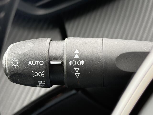 Peugeot 2008 BWJ 2021 1.2 101 PK Allure HALF LEDER / CAMERA / PRIV. GLAS / CLIMA / NAVI / CRUISE / BLUETOOTH / LMV / MULTIFUNCT. STUUR / LED / ISOFIX