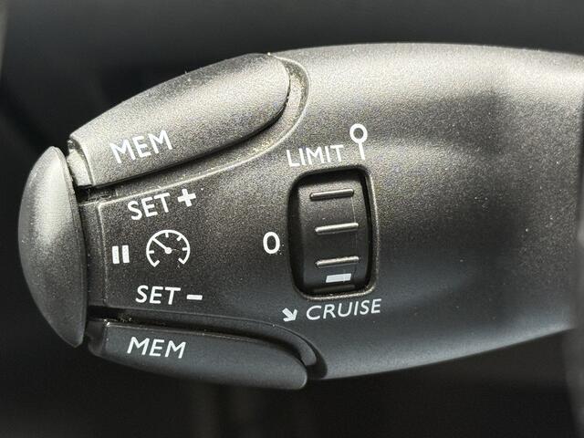 Peugeot 2008 BWJ 2021 1.2 101 PK Allure HALF LEDER / CAMERA / PRIV. GLAS / CLIMA / NAVI / CRUISE / BLUETOOTH / LMV / MULTIFUNCT. STUUR / LED / ISOFIX