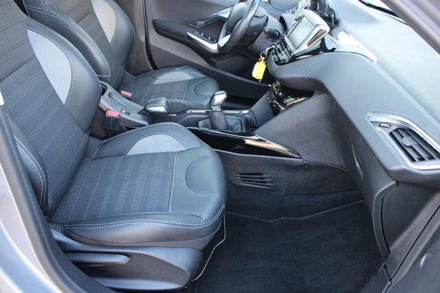 Peugeot 2008 1.2 PureTech 110pk Allure Airco Navi Panoramadak Carplay DAB