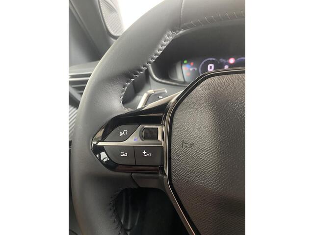 Peugeot 2008 1.2 Hybrid 136 Allure