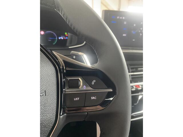 Peugeot 2008 1.2 Hybrid 136 Allure