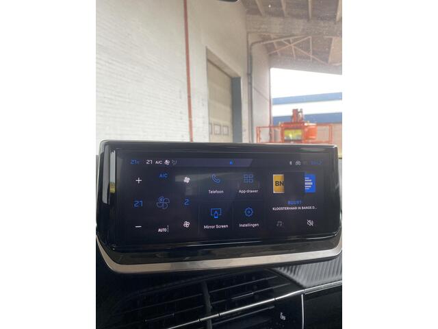 Peugeot 2008 1.2 Hybrid 136 Allure