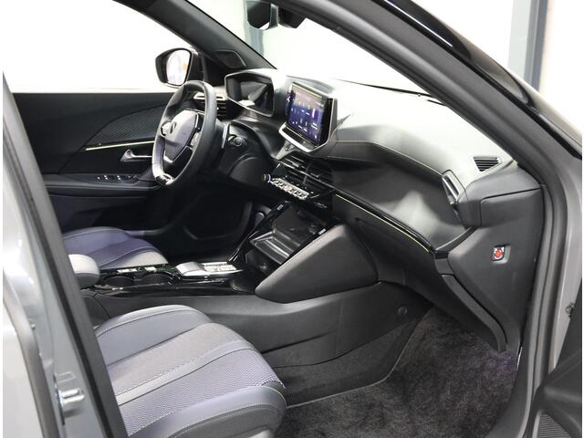 Peugeot 2008 1.2 130PK GT | AppleCarplay/Android Auto | Keyless | Adaptive Cruise Control | Climate Control | Camera | FULL LED | Two-Tone | Sfeerverlichting | Isofix | Privacy Glass | Trekhaak |