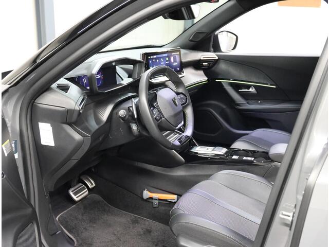 Peugeot 2008 1.2 130PK GT | AppleCarplay/Android Auto | Keyless | Adaptive Cruise Control | Climate Control | Camera | FULL LED | Two-Tone | Sfeerverlichting | Isofix | Privacy Glass | Trekhaak |