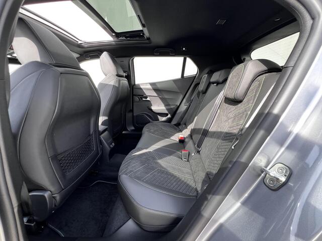 Peugeot 2008 1.2 Hybrid 145 GT / Nieuw, veel voordeel / tot 8 jaar Garantie / Elektr. schuifdak en bestuurdersstoel / Stoelverwarming / Camera 360° / Adapt. CC / Navi / Apple Carplay Android / 17" LM wielen / ook in zwart leverbaar