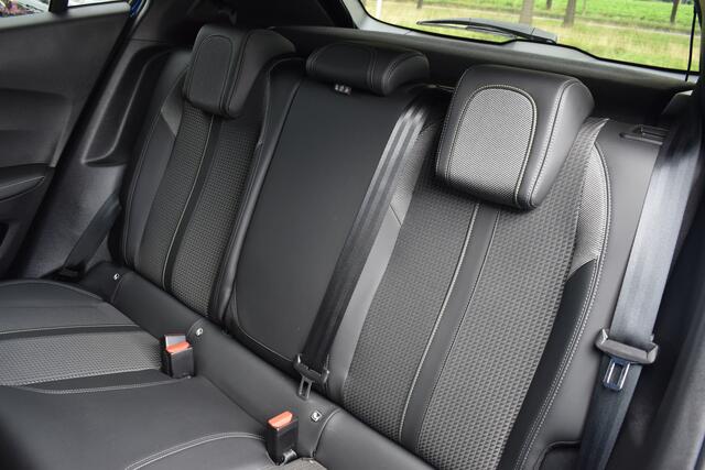 Peugeot 2008 1.2 PureTech GT / Airco / Carplay / Camera / Navigatie / 17" LM