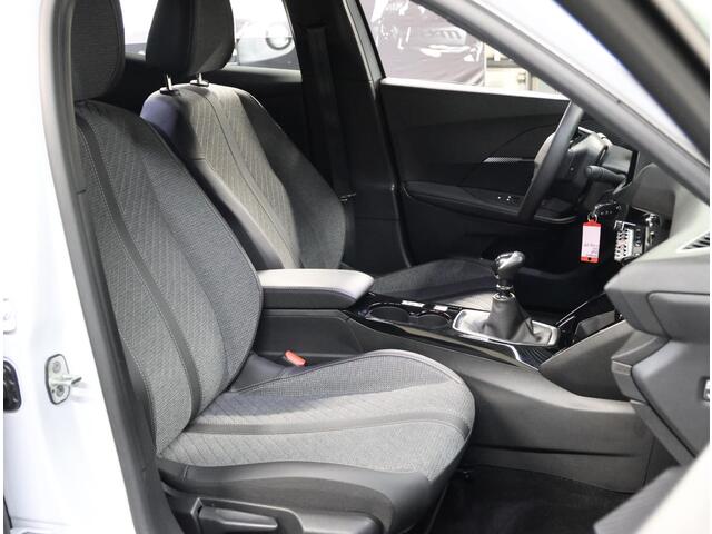 Peugeot 2008 1.2 100PK Allure | AppleCarPlay/AndroidAuto | Climate Control | Cruise Control | Camera | FULL LED | Navigatie | LMV | Parkeersensoren | Armsteun | Privacy Glass | Isofix |