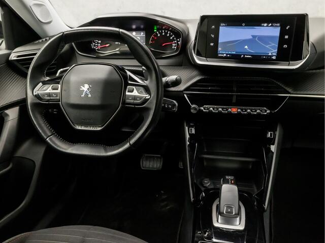 Peugeot 2008 1.2 PureTech Sport Automaat (APPLE CARPLAY, GROOT NAVI, LM VELGEN, SPORTSTOELEN, LED KOPLAMPEN, PARKEERSENSOREN, LANE ASSIST, NIEUWSTAAT)