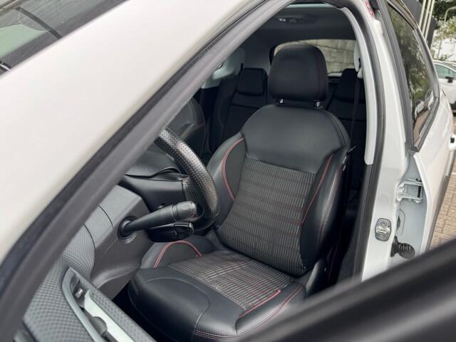 Peugeot 2008 1.2 PureTech GT-line met Navi/Camera, Panoramadak, Climate Controle