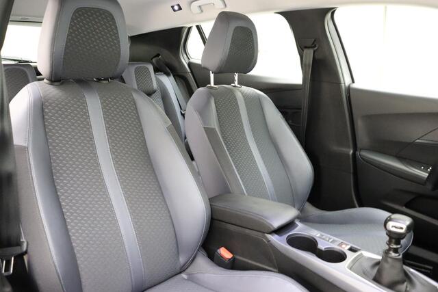 Peugeot 2008 1.2 PureTech Allure | Navigatie | Climate control | Trekhaak | Camera | Lichtmetalen velgen | Dakrails | Cruise control | Bluetooth