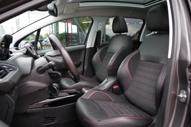 Peugeot 2008 1.2 PureTech 130 PK Automaat GT-Line, Trekhaak, Panoramadak, Climate Control