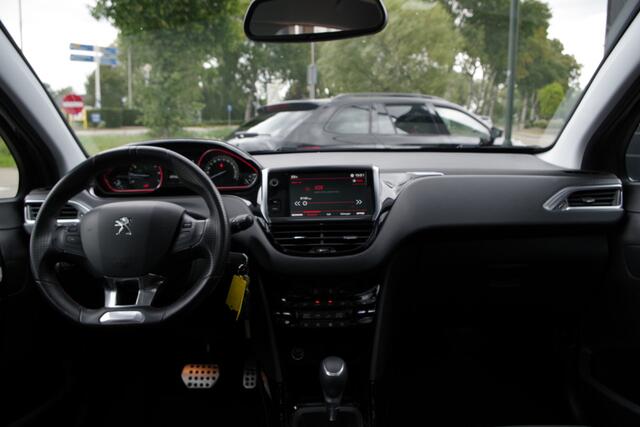 Peugeot 2008 1.2 PureTech 130 PK Automaat GT-Line, Trekhaak, Panoramadak, Climate Control