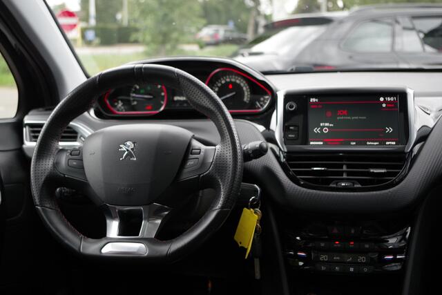 Peugeot 2008 1.2 PureTech 130 PK Automaat GT-Line, Trekhaak, Panoramadak, Climate Control