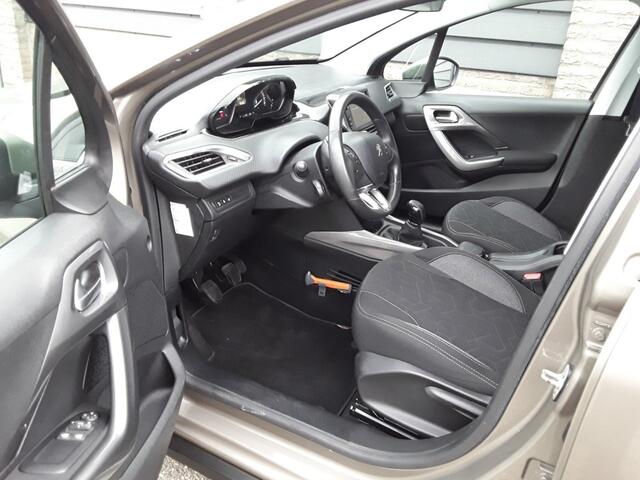 Peugeot 2008 1.2 PURET. BLUE LION