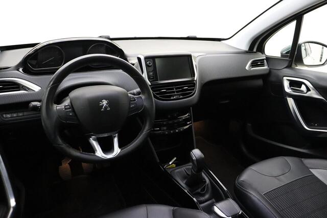 Peugeot 2008 PureTech 110 Allure | Trekhaak | Panoramadak | Clima | LM velgen