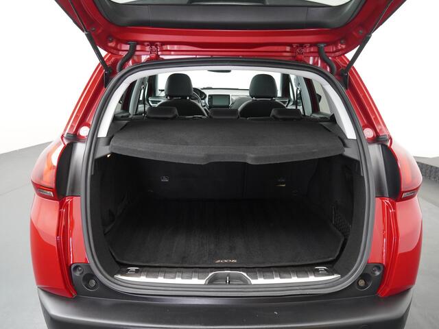 Peugeot 2008 1.2 PureTech GT-line - Panoramadak - Navigatie - Climate Control - Trekhaak