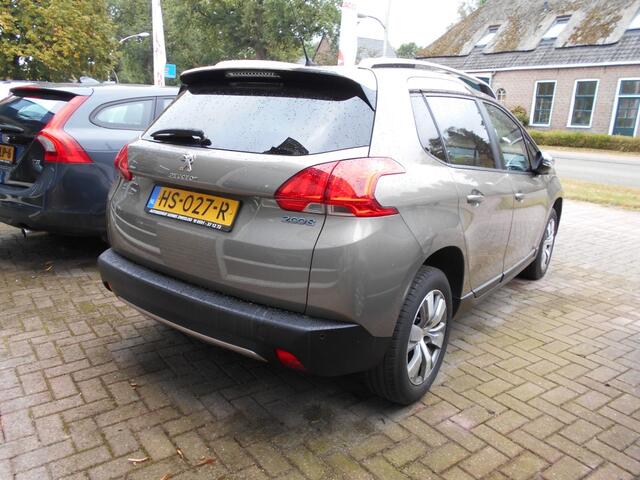 Peugeot 2008 1.2i Pure Tech Style NL-auto met logische km's !