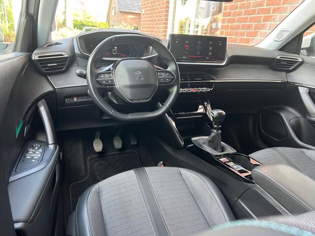 Peugeot 2008 1.2 PT B.L. Allure CAMERA / VIRTUAL COCKPIT / NAVI / CLIMA / CAR