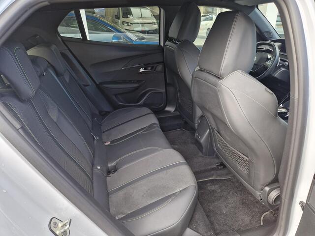 Peugeot 2008 1.2 PureTech 130 GT | Climate & Cruise Control | AppleCarplay/Android Auto | Achteruit Rijd Camera | LED |