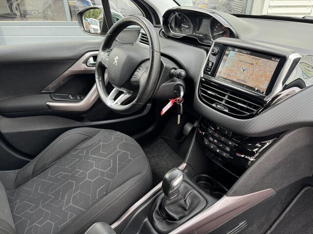 Peugeot 2008 1.2 PureTech Style Clima Navi Cruise-Control