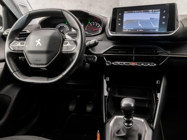 Peugeot 2008 1.2 PureTech Sport (APPLE CARPLAY, GROOT NAVI, GETINT GLAS, TREKHAAK, PARKEERSENSOREN, SPORTSTOELEN, CRUISE, LM VELGEN, LED KOPLAMPEN, DAB+, NIEUWSTAAT)