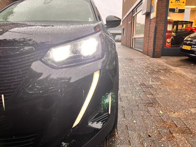 Peugeot 2008 1.2 PureTech Blue Lease Active
