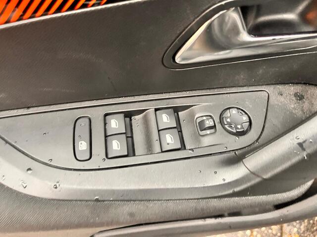 Peugeot 2008 1.2 PureTech Blue Lease Active