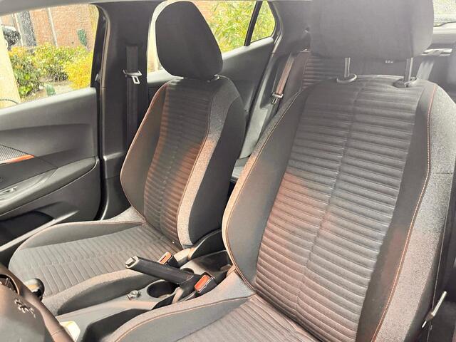 Peugeot 2008 1.2 PureTech Blue Lease Active