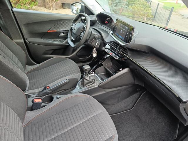 Peugeot 2008 1.2 PureTech Active //Trekhaak//1e eigenaar//4-seizoenenbanden