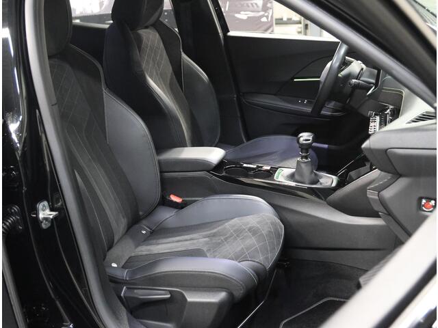 Peugeot 2008 130PK GT Pack | AppleCarplay/Android Auto | Keyless | Adaptive Cruise Control | Climate Control | Camera | FULL LED | FOCALSOUND | Sfeerverlichting | Isofix | Privacy Glass | Alcantara/LEER |