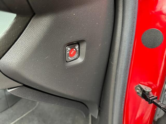 Peugeot 2008 1.2 PureTech Allure Aut. Camera Apple CarPlay