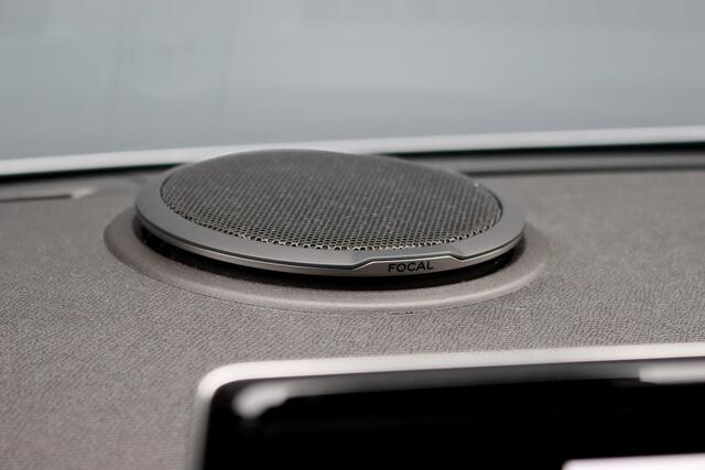 Peugeot 2008 1.2 PureTech GT Pack Aut8 | Adpatieve Cruise Control | Panoramadak | Focal Sound System | Sfeerverlichting | Camera | Keyless Go | 3D-Display | Stoelverwarming | Full Led |