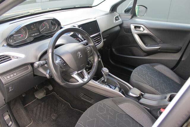 Peugeot 2008 1.2 Blue Lion | incl. 12 maanden garantie | Trekhaak | Navigatie | Cruise control | DAB+ | Lichtmetalen velgen | Parkeersensoren achter |