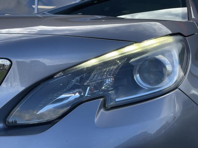 Peugeot 2008 1.2 PureTech Allure - Navigatie - Panoramadak - Climate Control - Parkeersensoren