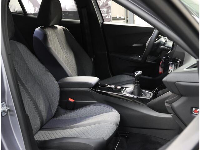 Peugeot 2008 1.2 100PK Allure | 1ste eigenaar | AppleCarPlay/AndroidAuto | Armsteun | Climate Control | Cruise Control | 360'Camera | FULL LED | Navigatie | LMV | Parkeersensoren | Privacy Glass | Isofix |