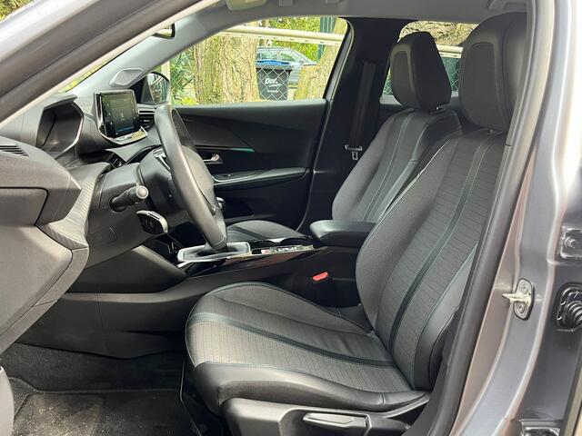 Peugeot 2008 1.2 Allure Pack. Camera, Clima, Cruise, Half Leer, 17"LM Velgen