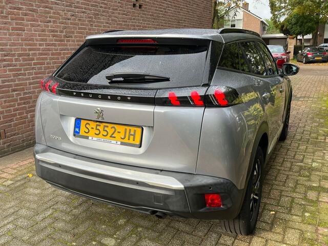 Peugeot 2008 1.2 Allure Pack. Camera, Clima, Cruise, Half Leer, 17"LM Velgen