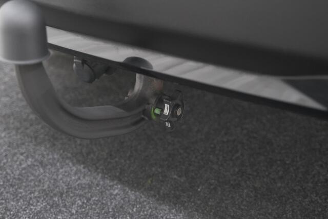 Peugeot 2008 PureTech 130 EAT8 Allure | Trekhaak | Camera | Navigatie | Apple Carplay