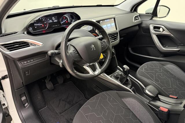 Peugeot 2008 1.2 Blue Lion 110 Pk | Trekhaak | Navigatie | Cruise Control | Parkeersensoren Achter