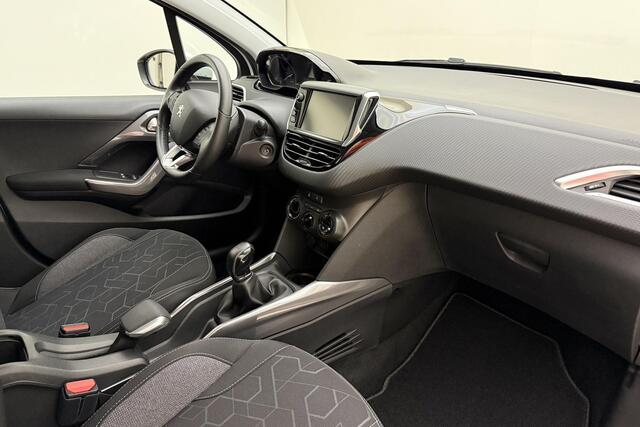 Peugeot 2008 1.2 Blue Lion 110 Pk | Trekhaak | Navigatie | Cruise Control | Parkeersensoren Achter