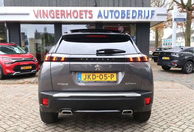 Peugeot 2008 130 Pk GT-Line * Automaat * * Navigatie * Open Schuifdak * 1/2 Lederen Interieur * L.M. Velgen * Stoelverwarming * Keyless Start * L.M. Velgen * Vierseizoenenbanden * Achteruitrij Parkeer Camera * Adaptive Cruise Contro Vingerhoets; Vierde Generatie Eerst