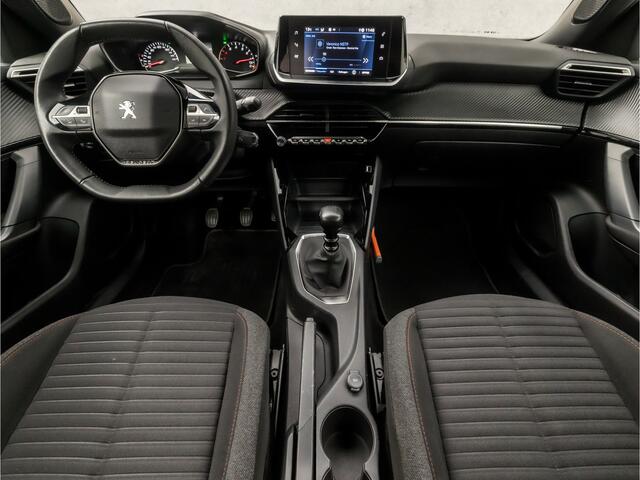 Peugeot 2008 1.2 PureTech Sport (APPLE CARPLAY, GROOT NAVI, CLIMATE, ZWART HEMEL, PARKEERSENSOREN, SPORTSTOELEN, CRUISE, DAB+, NIEUWSTAAT)